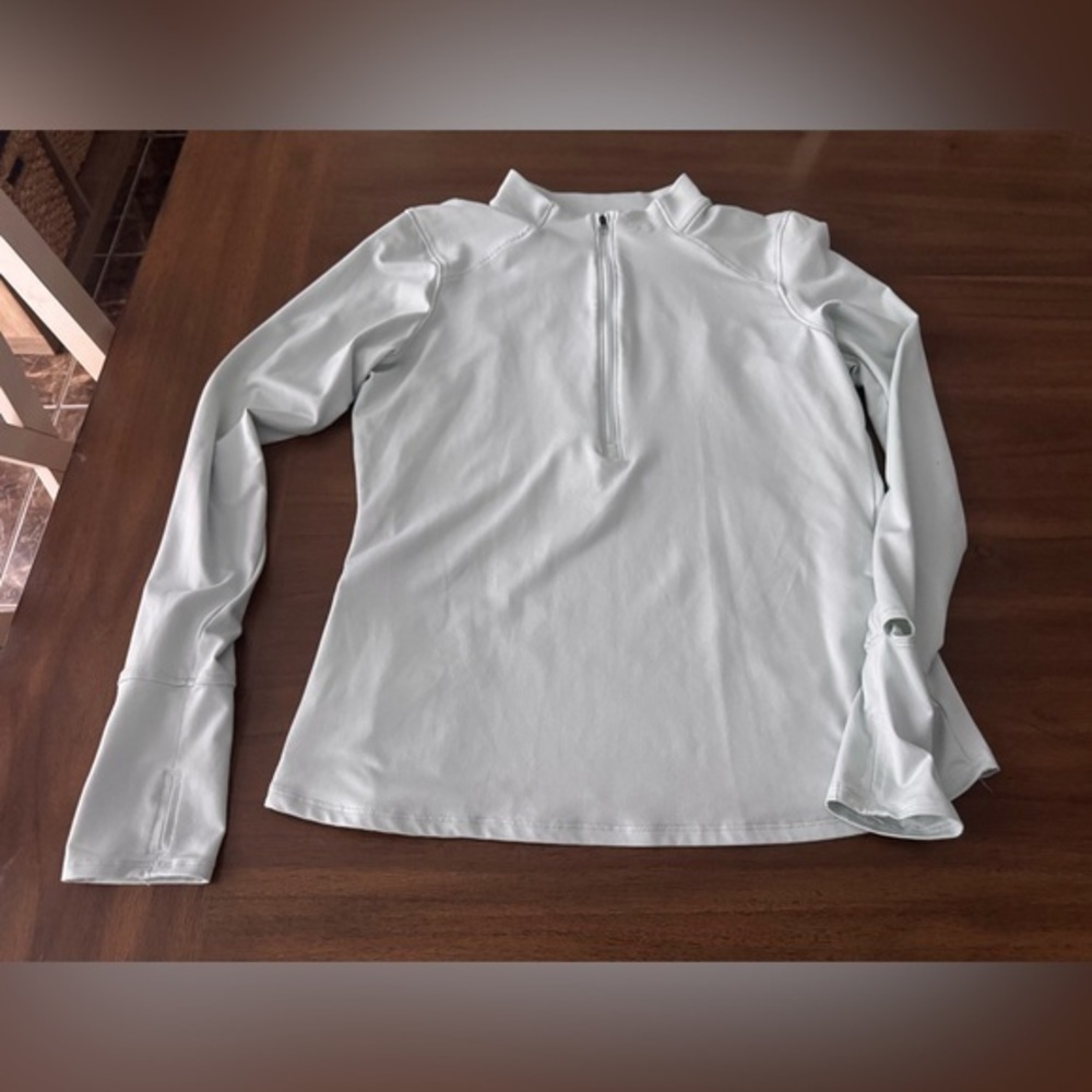 Under Armour Women's Light Gray Long Sleeve Top Medium